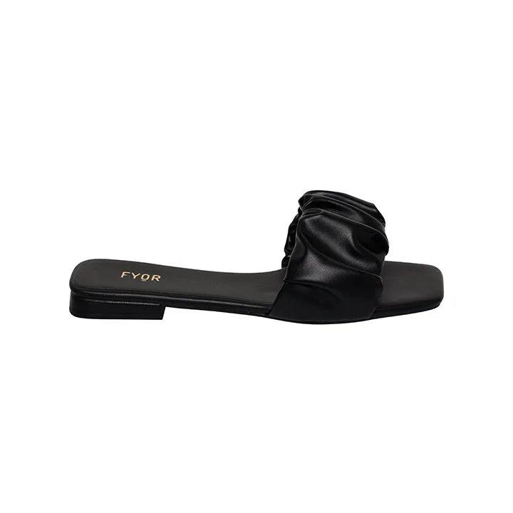 Ruched Smart Slide Sandal BCM 115