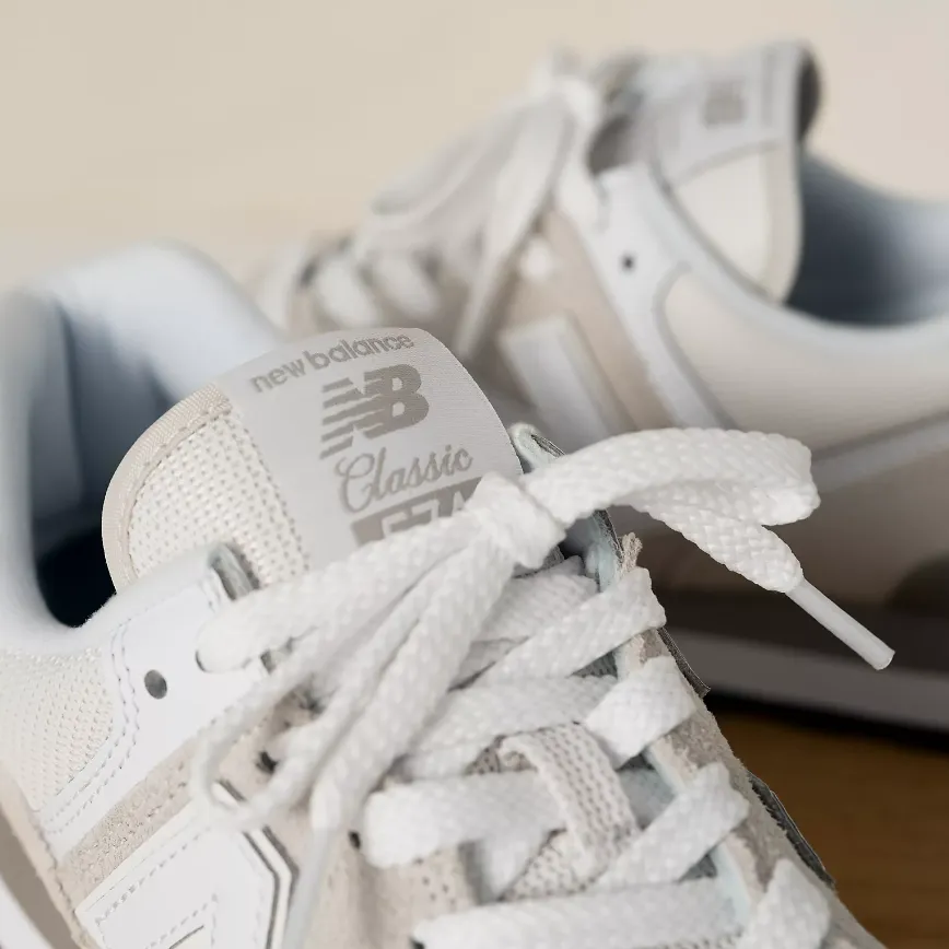 WL574EVW Nimbus Cloud with White